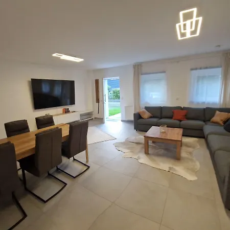 ゲストハウス Stechlinsee ノイグロープゾー